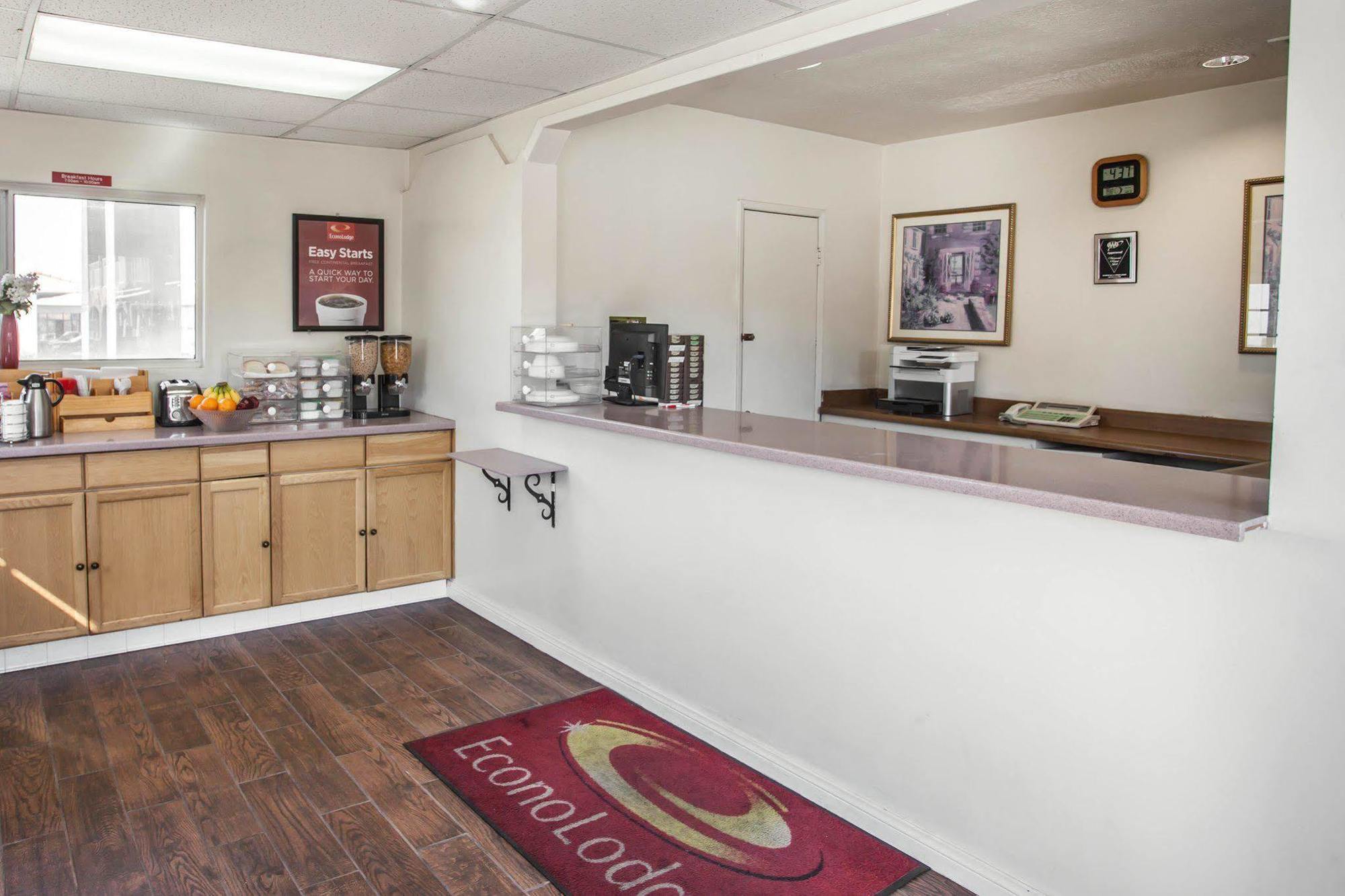 Econo Lodge On Historic Route 66 Барстоу Екстер'єр фото